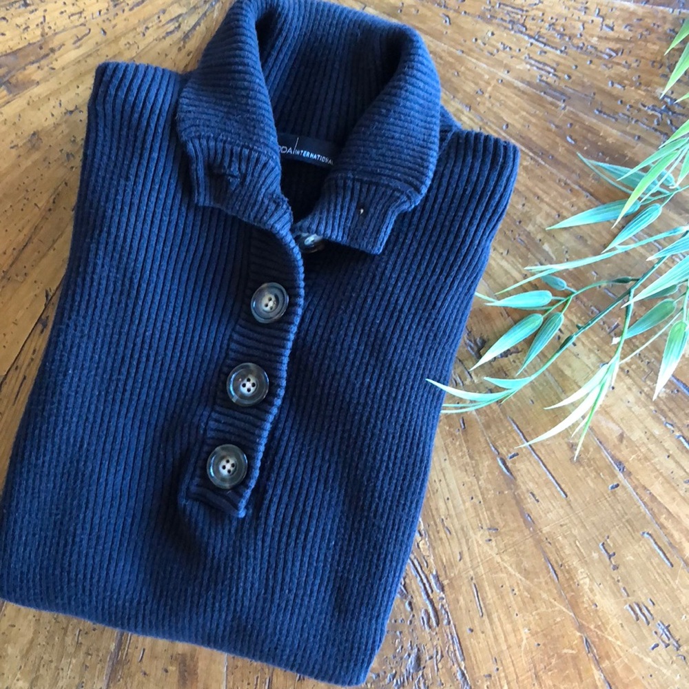 Moda international Button sweater